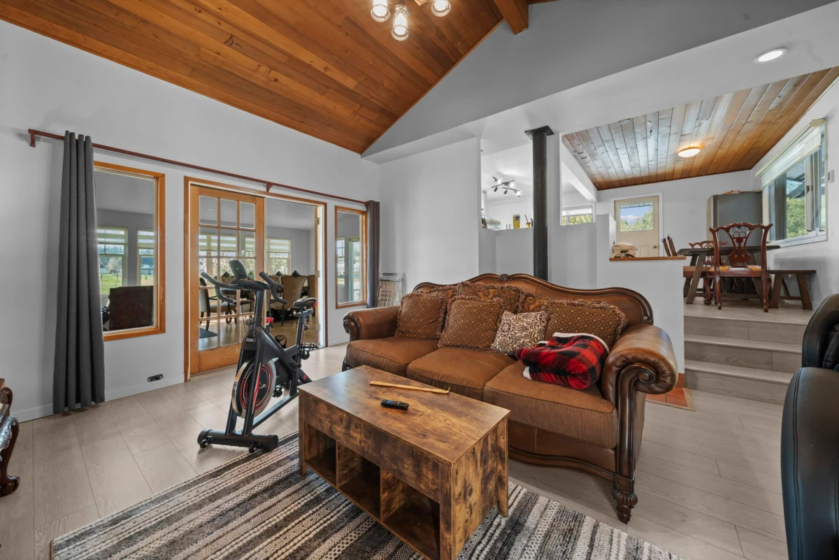 Kitchen Island Photo of 25412 58 Avenue, Langley, BC