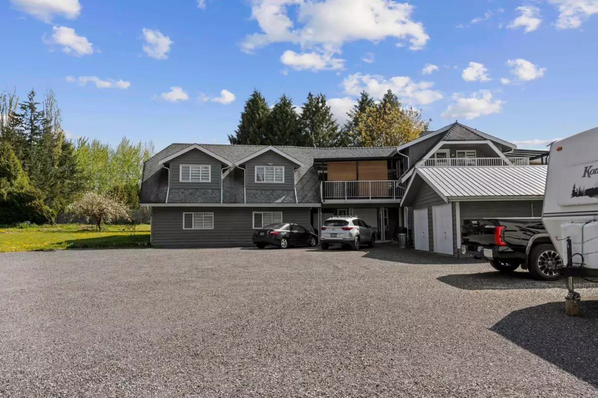 Living Room Photo of 25412 58 Avenue, Langley, BC