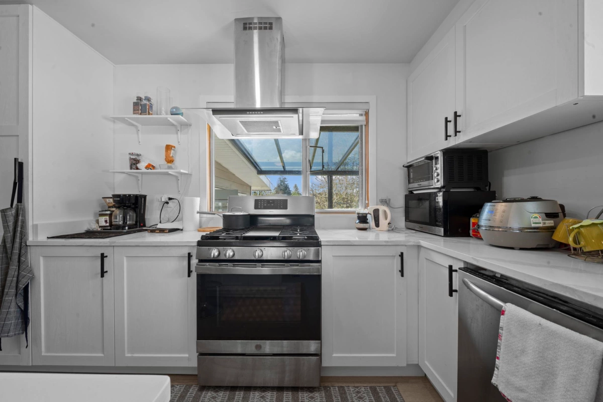 Primary Bathroom Photo of 25412 58 Avenue, Langley, BC