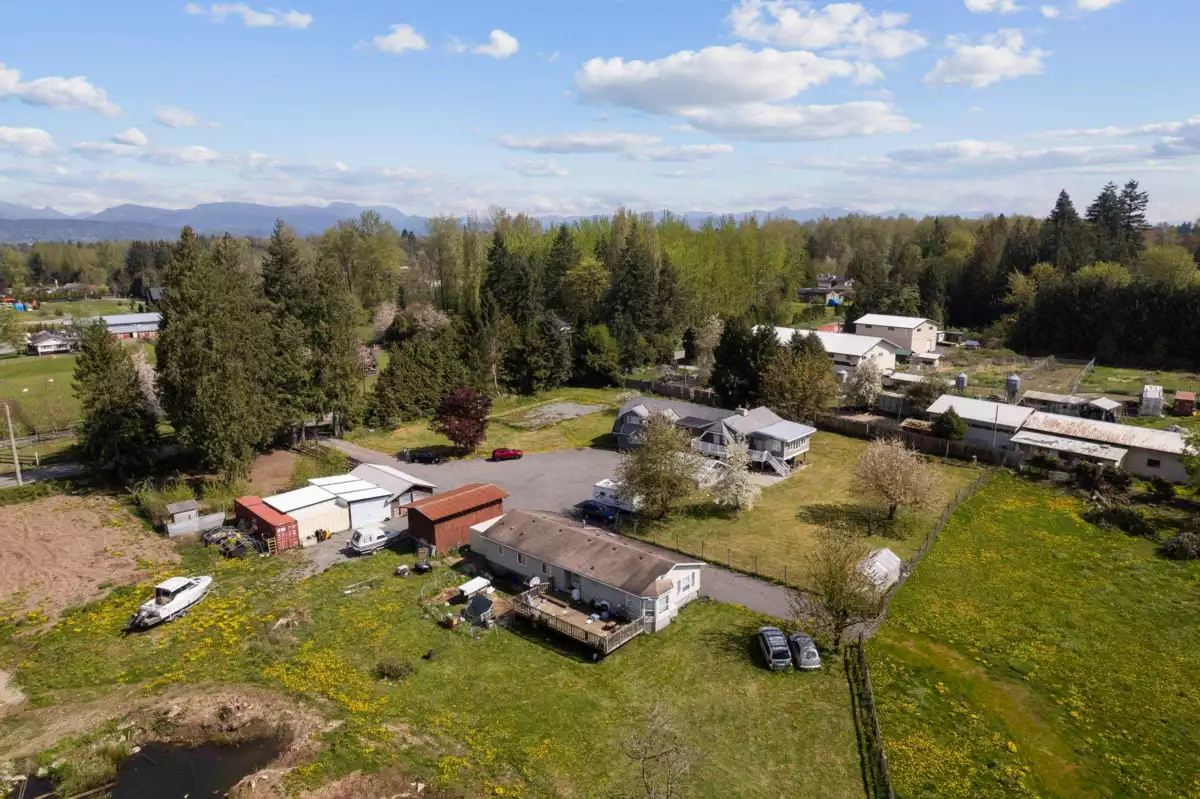 Swimming Pool Photo of 25412 58 Avenue, Langley, BC