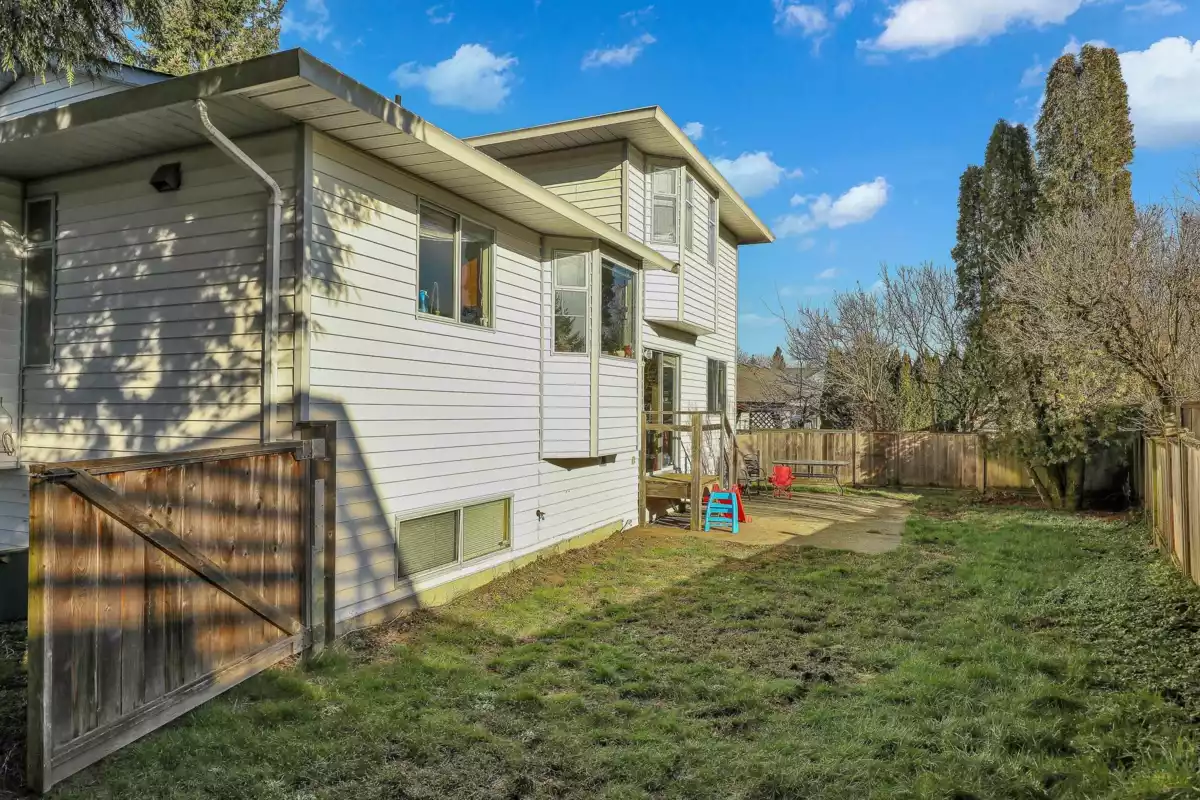 Breakfast Nook Photo of 15662 91a Avenue, Surrey, BC
