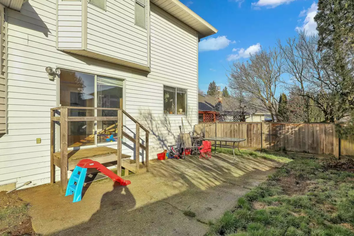 Family Room Photo of 15662 91a Avenue, Surrey, BC