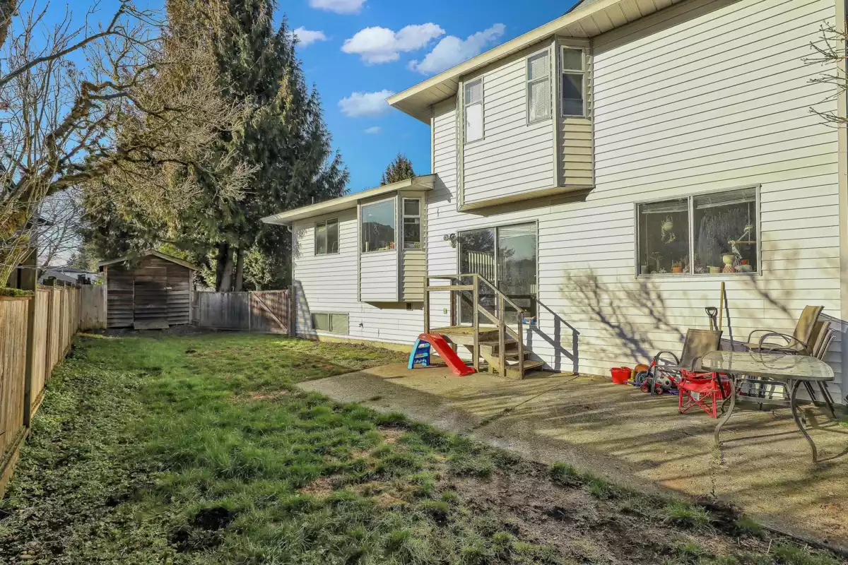 Kitchen Photo of 15662 91a Avenue, Surrey, BC