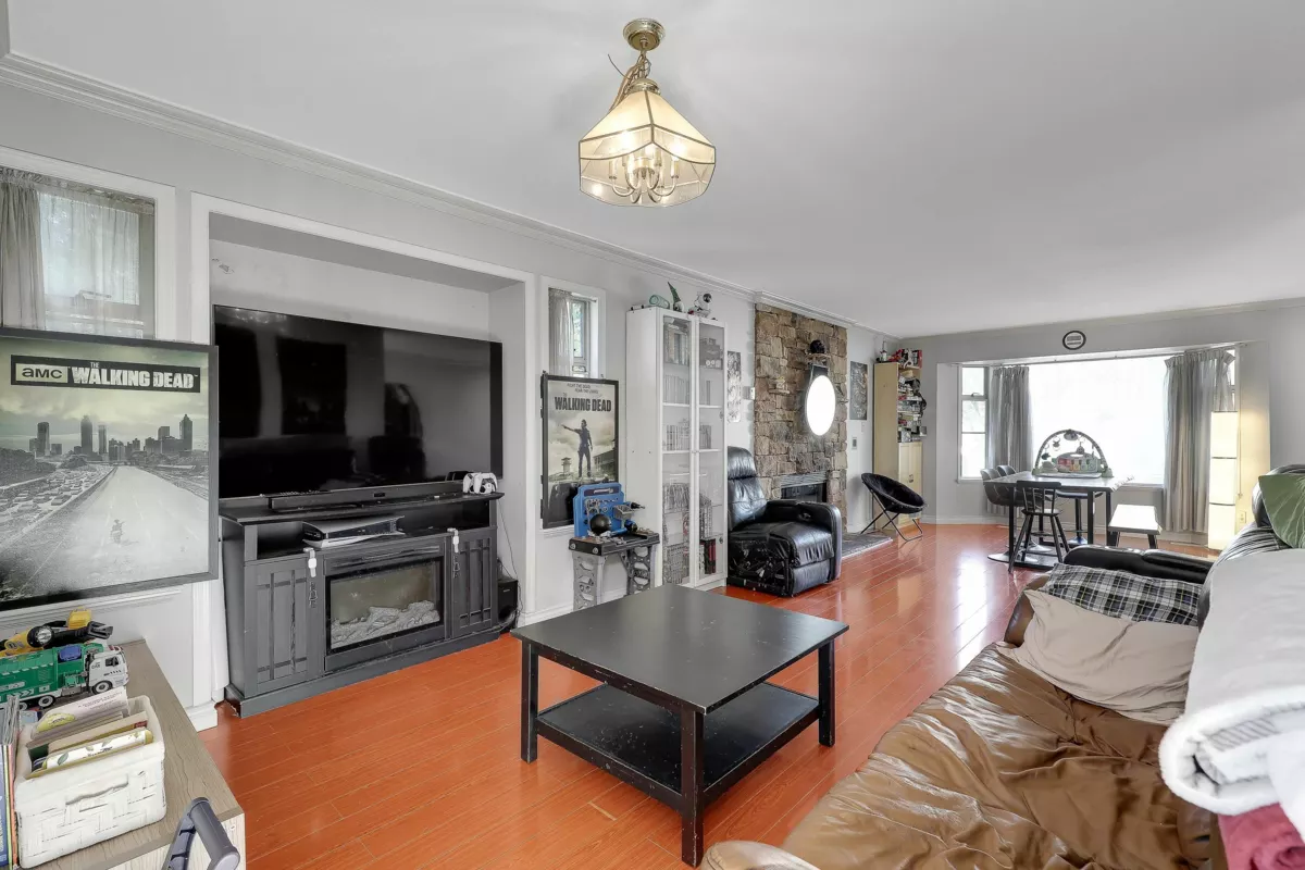 Laundry Room Photo of 15662 91a Avenue, Surrey, BC