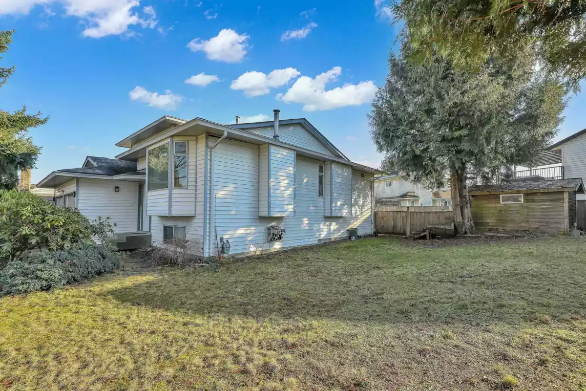 Living Room Photo of 15662 91a Avenue, Surrey, BC