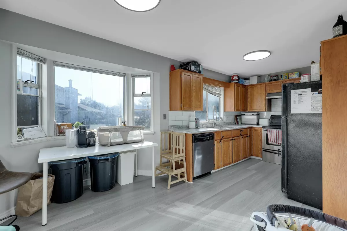 Mudroom Photo of 15662 91a Avenue, Surrey, BC