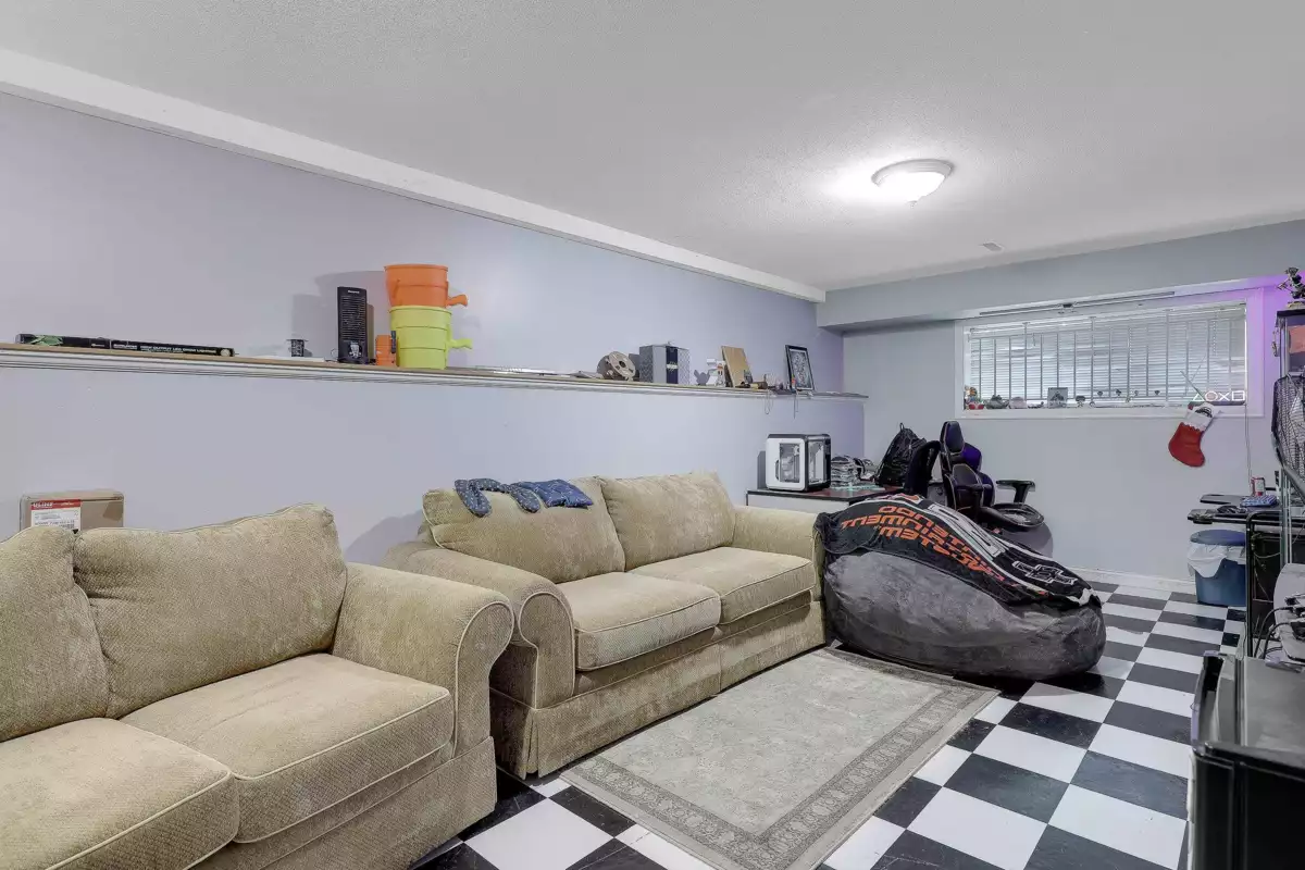 Swimming Pool Photo of 15662 91a Avenue, Surrey, BC