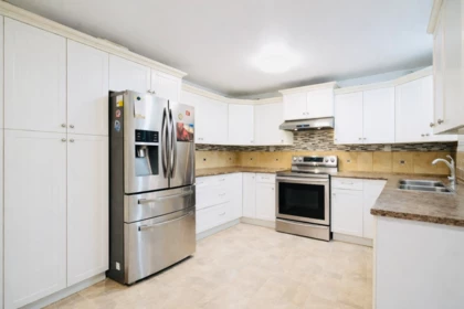 Kitchen Island Photo of 2904 Crossley Drive, Abbotsford, BC