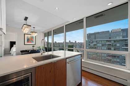 Kitchen Island Photo of 1501 159 W 2nd Street, Vancouver, BC