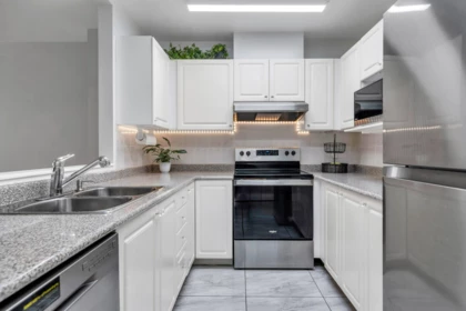312 9763 140 Street, Surrey, BC, Surrey — Apartment/Condo for sale