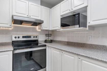 312 9763 140 Street, Surrey, BC, Surrey — Apartment/Condo for sale