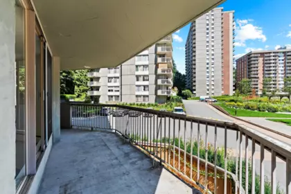 Front Yard Photo of 208 2024 Fullerton Avenue, North Vancouver, BC