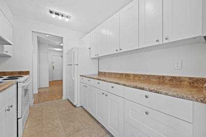Walk-In Closet Photo of 208 2024 Fullerton Avenue, North Vancouver, BC
