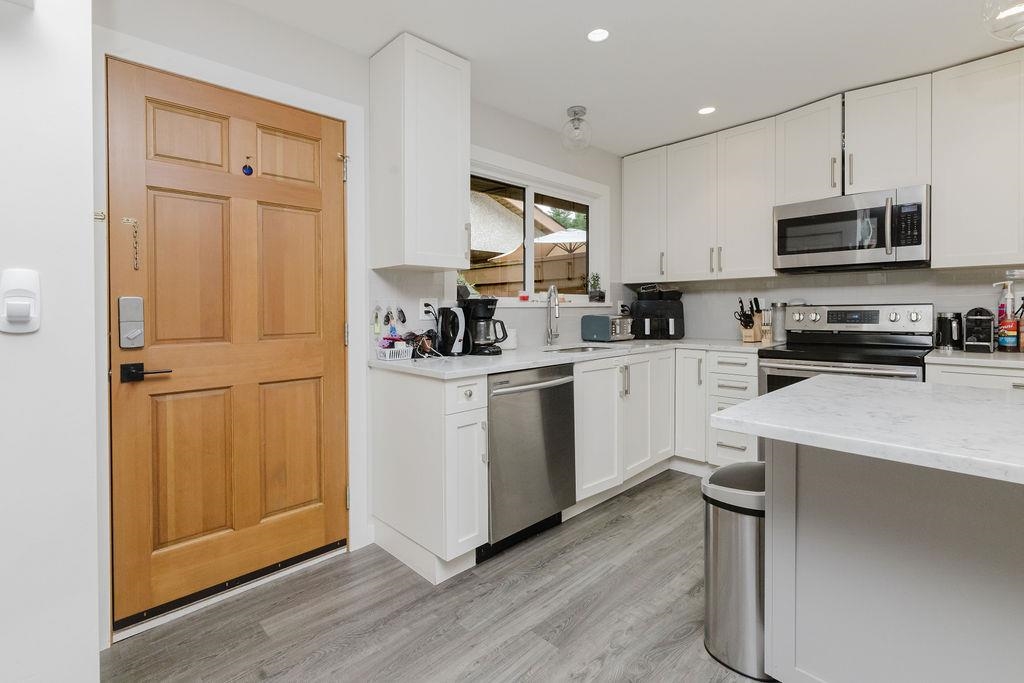 Family Room Photo of 841 North Road, Gibsons, BC