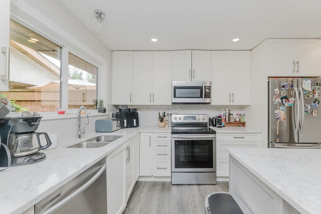 Kitchen Photo of 841 North Road, Gibsons, BC