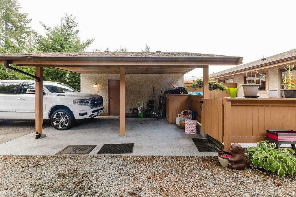 Mudroom Photo of 841 North Road, Gibsons, BC