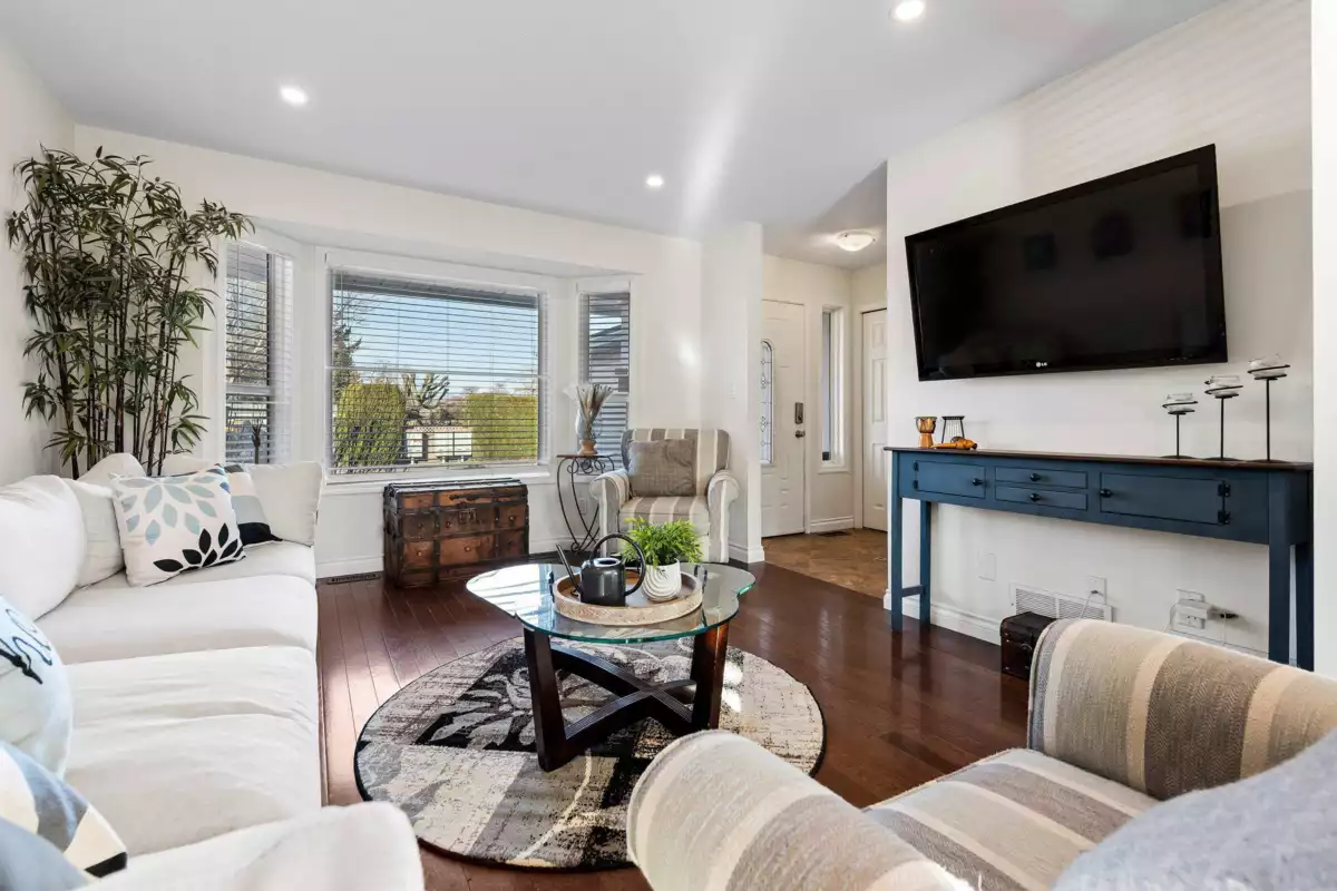 Breakfast Nook Photo of 5921 Glendale Drive, Chilliwack, BC