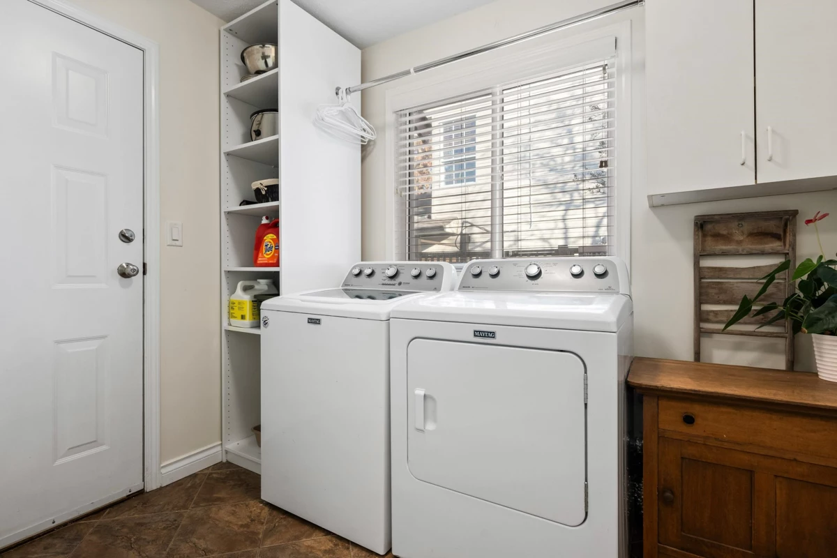 Entry Foyer Photo of 5921 Glendale Drive, Chilliwack, BC