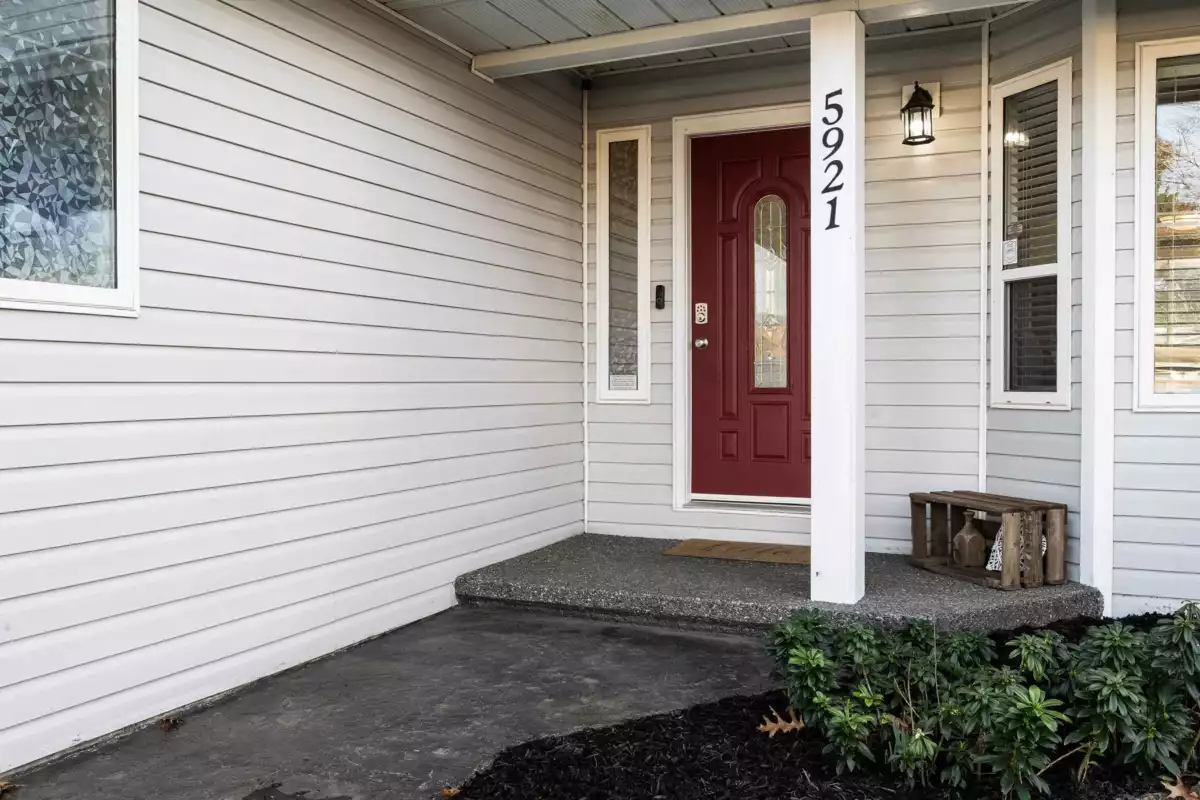 Living Room Photo of 5921 Glendale Drive, Chilliwack, BC