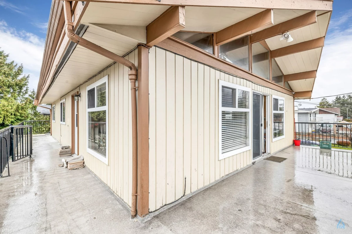 Breakfast Nook Photo of 9491 No 5 Road, Richmond, BC