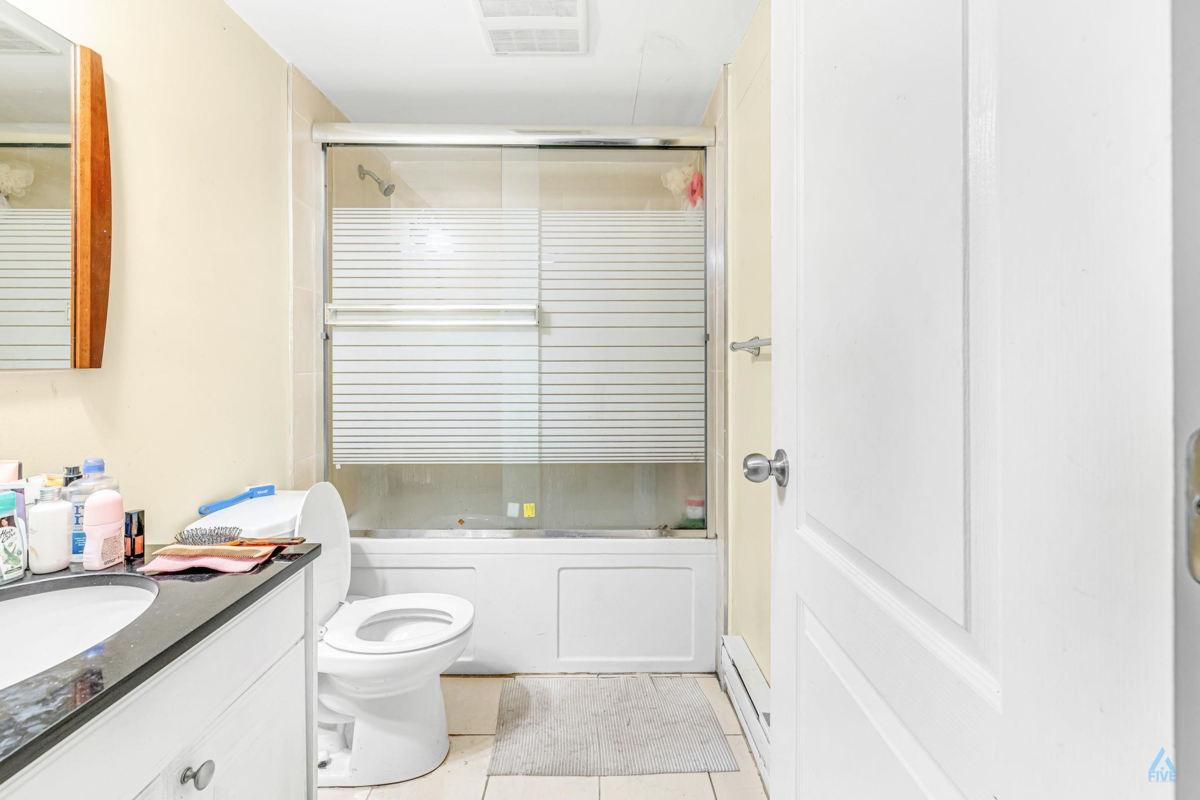 Entry Foyer Photo of 9491 No 5 Road, Richmond, BC