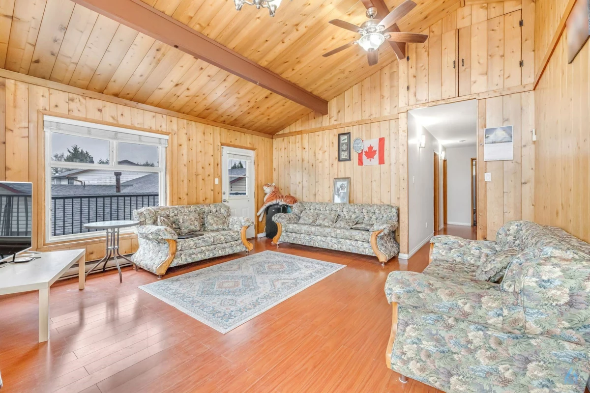 Family Room Photo of 9491 No 5 Road, Richmond, BC