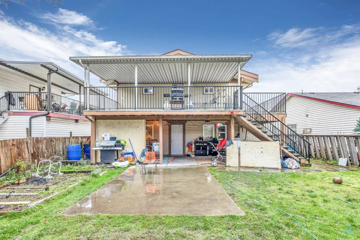 Front Yard Photo of 9491 No 5 Road, Richmond, BC