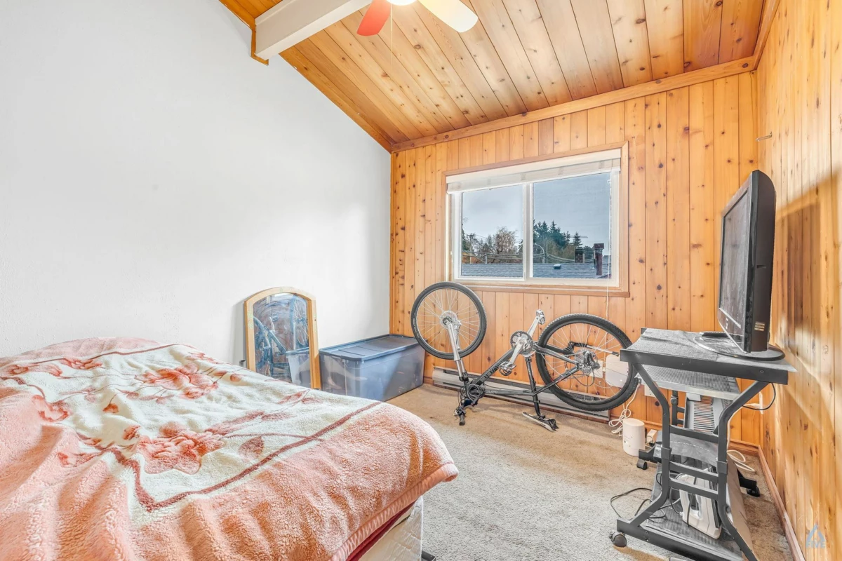 Guest Bathroom Photo of 9491 No 5 Road, Richmond, BC