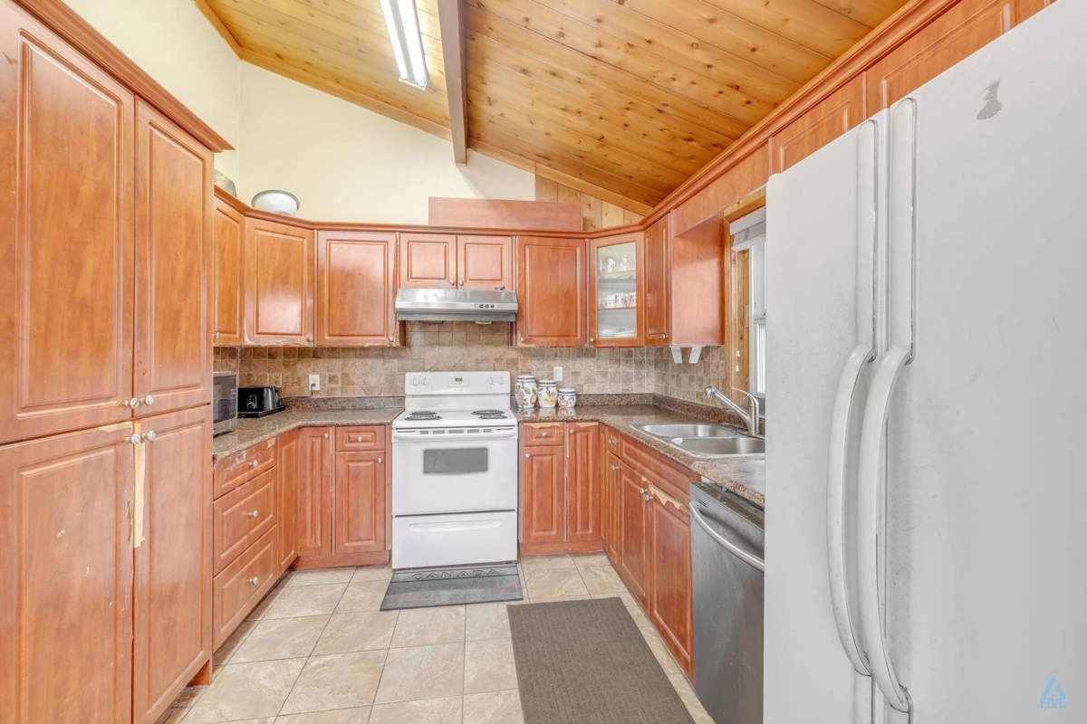 Kitchen Island Photo of 9491 No 5 Road, Richmond, BC