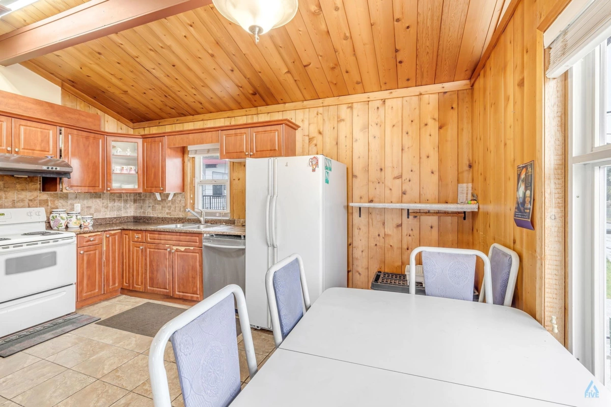 Kitchen Photo of 9491 No 5 Road, Richmond, BC