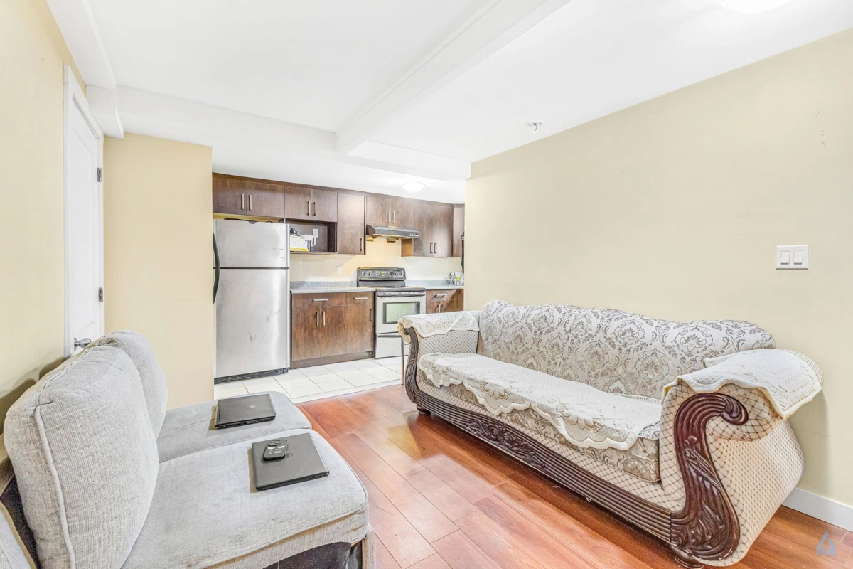 Loft / Bonus Room Photo of 9491 No 5 Road, Richmond, BC