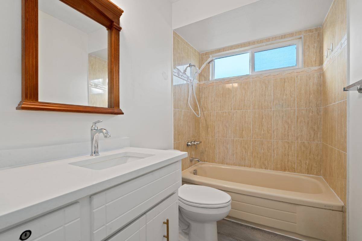 Basement Recreation Room Photo of 13363 65a Avenue, Surrey, BC