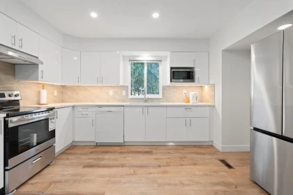 Kitchen Island Photo of 13363 65a Avenue, Surrey, BC