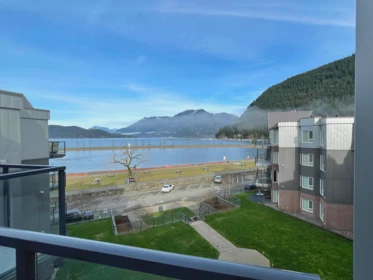 Breakfast Nook Photo of 406 378 Esplanade Avenue, Harrison Hot Springs, BC