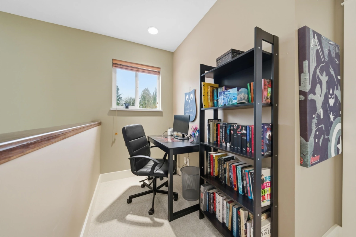 Hallway Photo of 10723 239 Street, Maple Ridge, BC