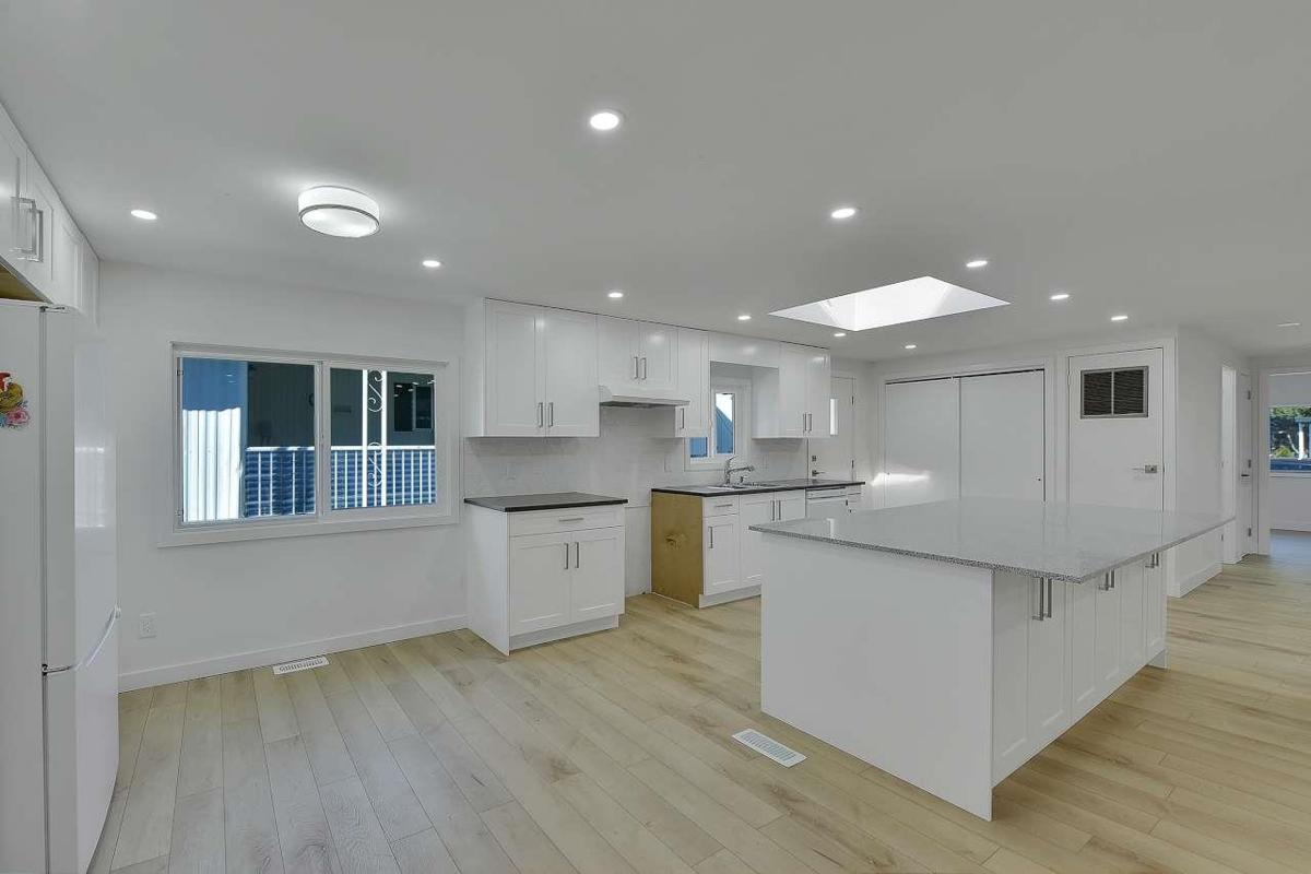 Kitchen Island Photo of 339 1840 160 Street, Surrey, BC