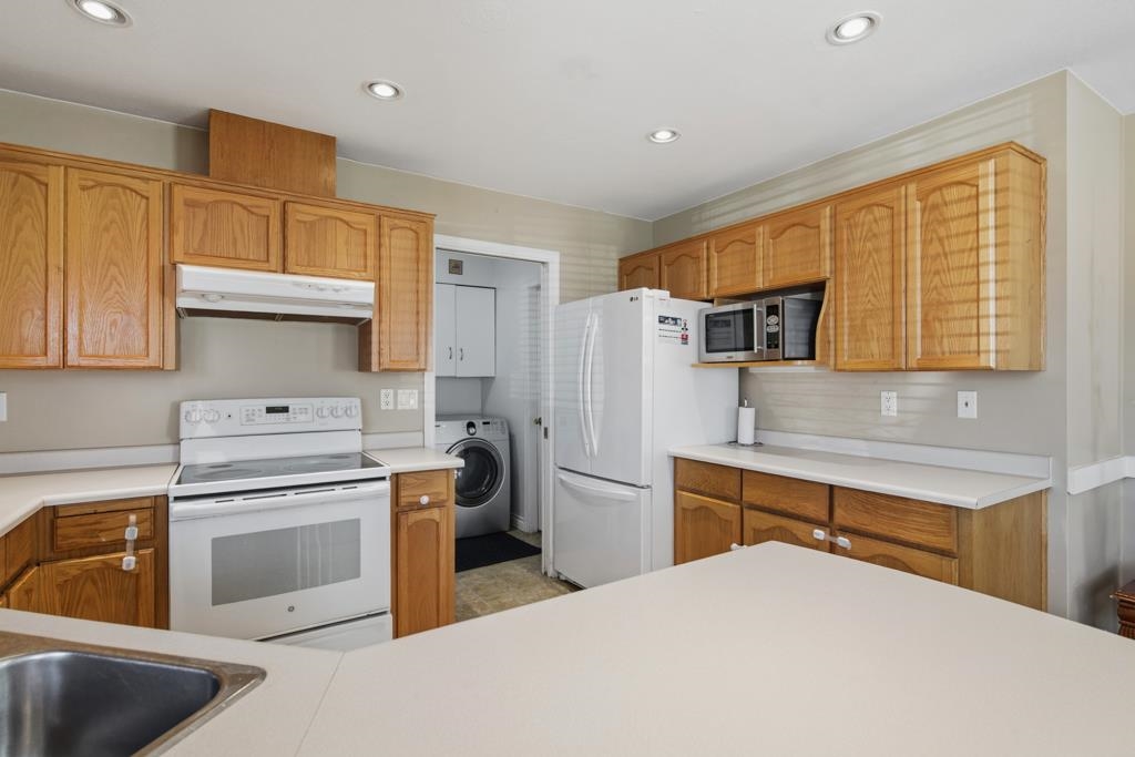 Powder Room Photo of 4 31406 Upper Maclure Road, Abbotsford, BC