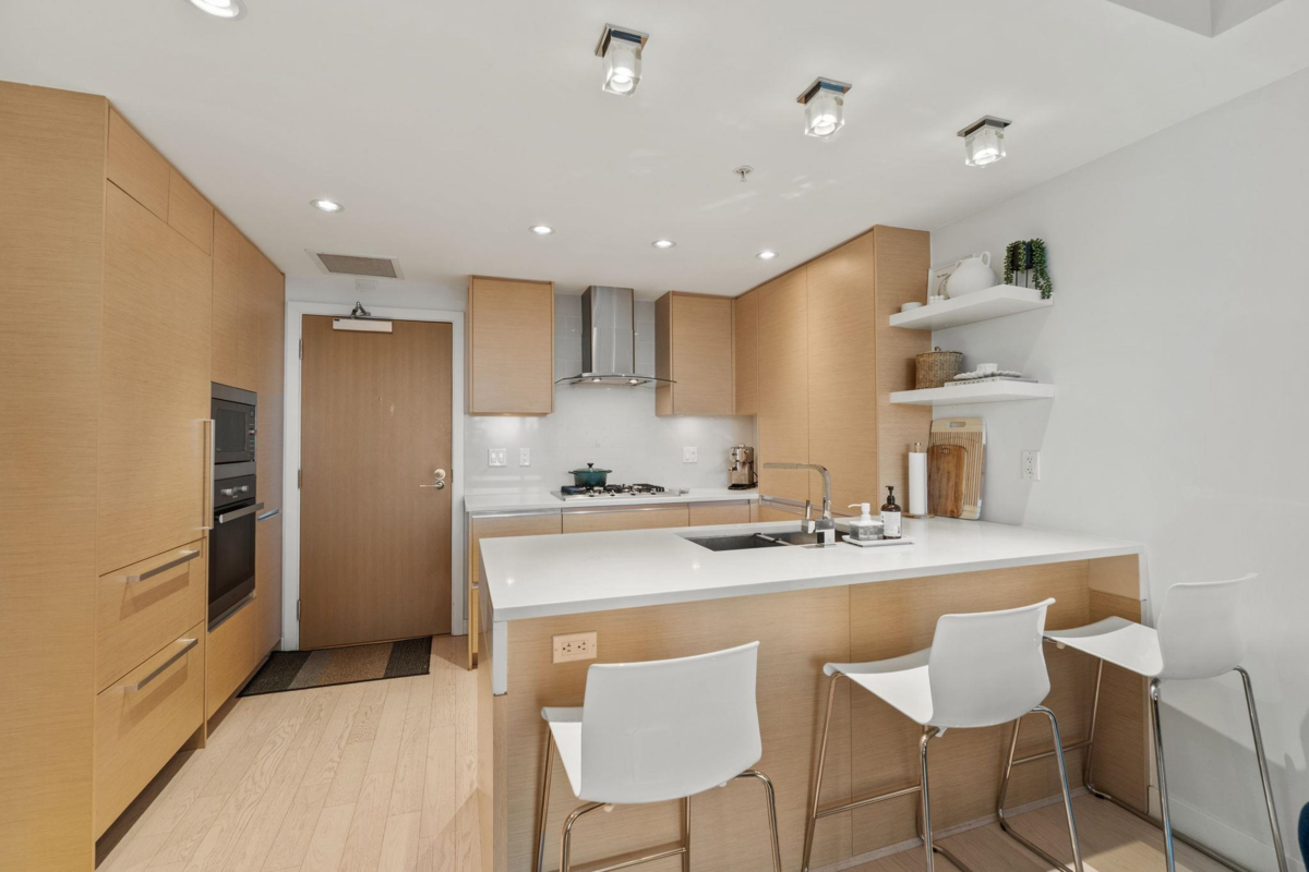 Dining Area Photo of 306 505 W 30th Avenue, Vancouver, BC