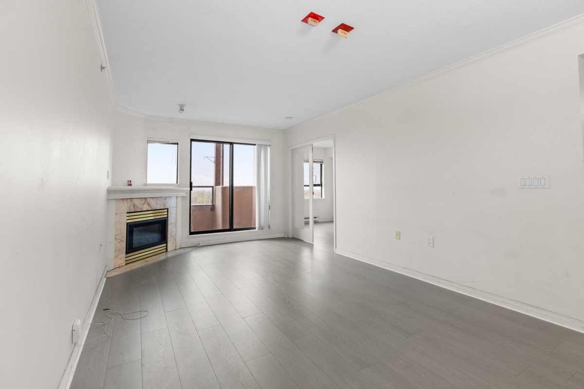 Dining Area Photo of 1605 6611 Cooney Road, Richmond, BC
