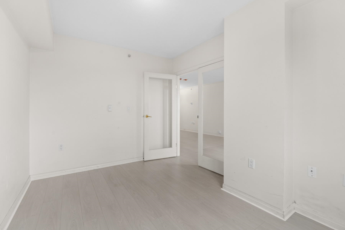 Primary Bathroom Photo of 1605 6611 Cooney Road, Richmond, BC