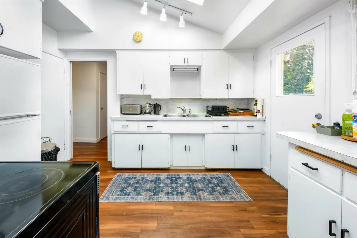 Bedroom 2 Photo of 822 E 4th Street, North Vancouver, BC