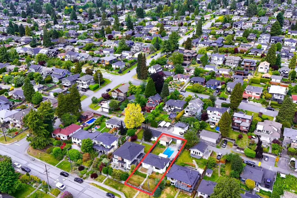 Guest Bathroom Photo of 822 E 4th Street, North Vancouver, BC