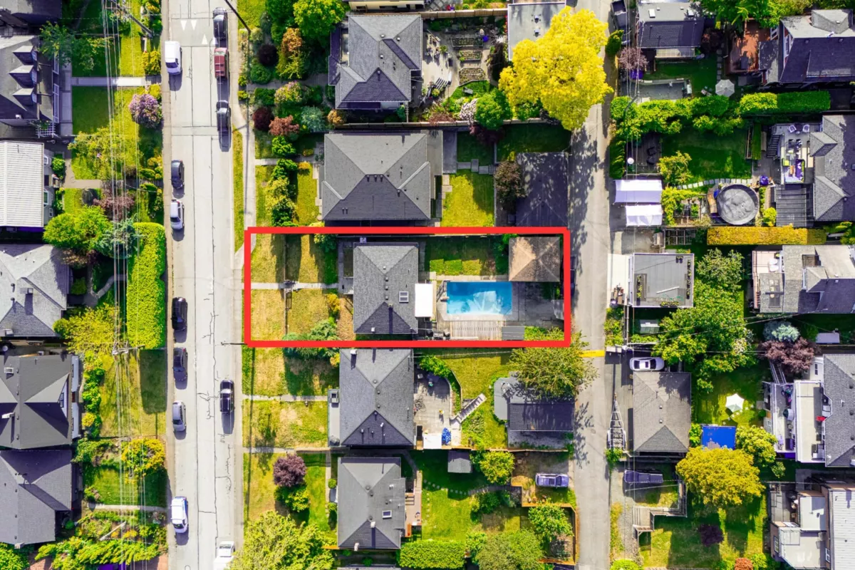 Living Room Photo of 822 E 4th Street, North Vancouver, BC
