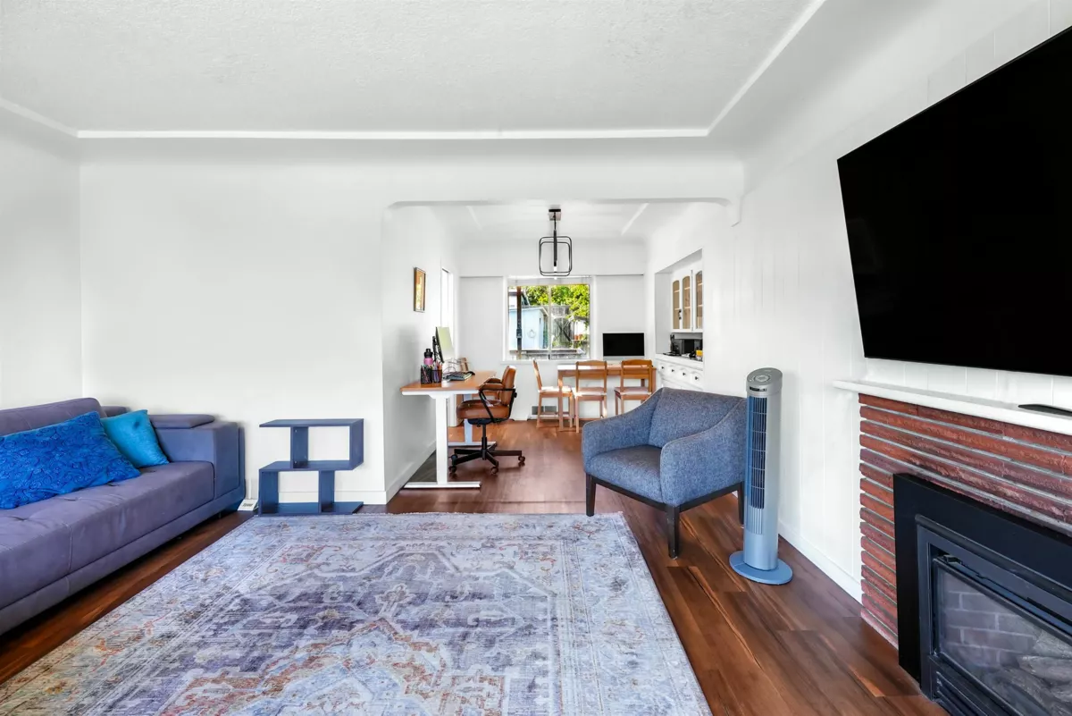 Walk-In Closet Photo of 822 E 4th Street, North Vancouver, BC