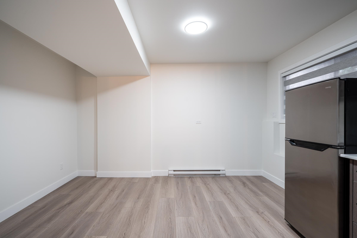 Entry Foyer Photo of 3640 Old Clayburn Road, Abbotsford, BC