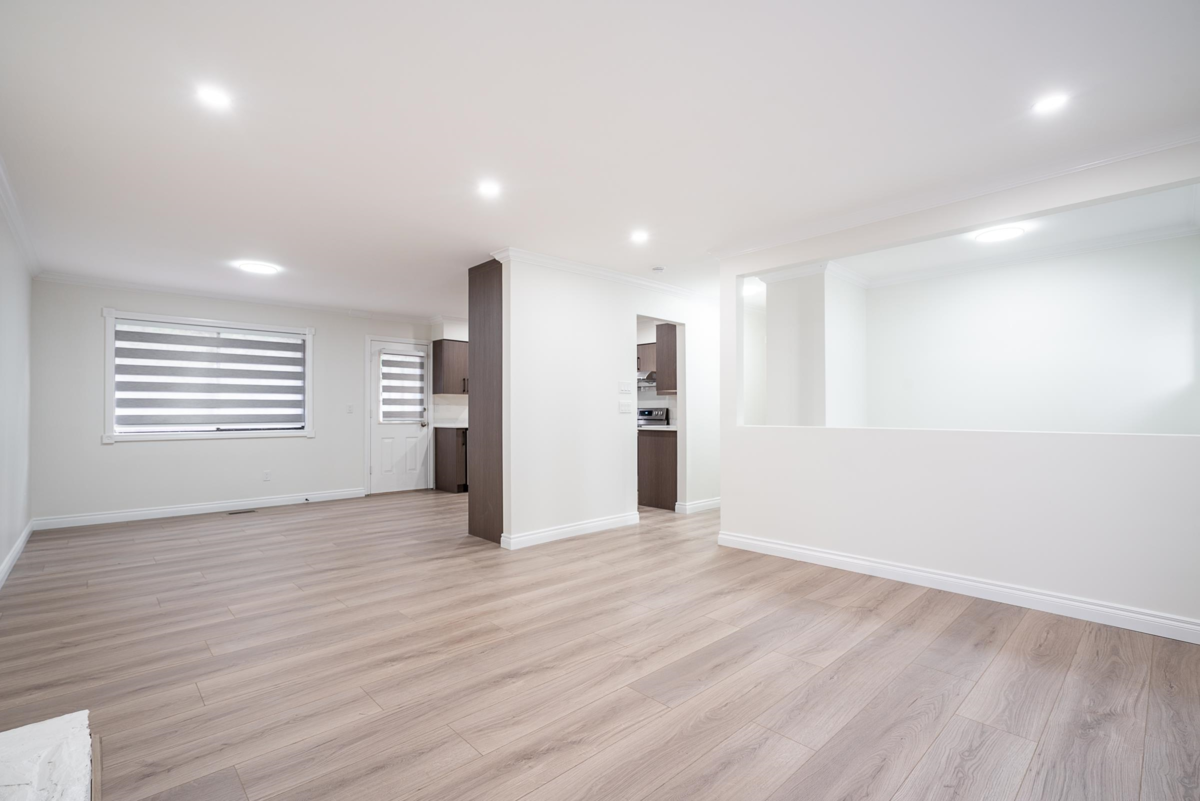Kitchen Island Photo of 3640 Old Clayburn Road, Abbotsford, BC