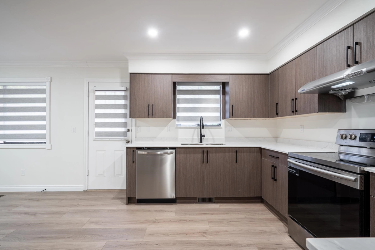 Primary Bathroom Photo of 3640 Old Clayburn Road, Abbotsford, BC