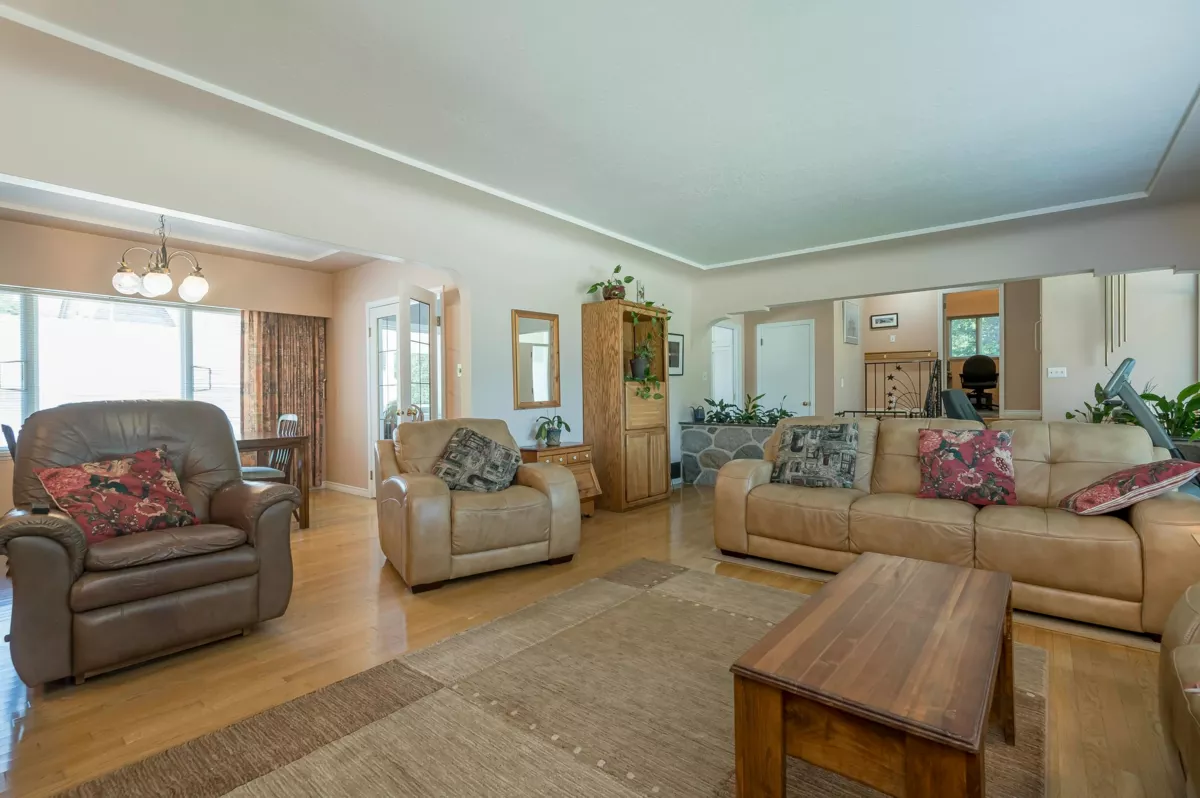 Breakfast Nook Photo of 541 Cochrane Avenue, Coquitlam, BC