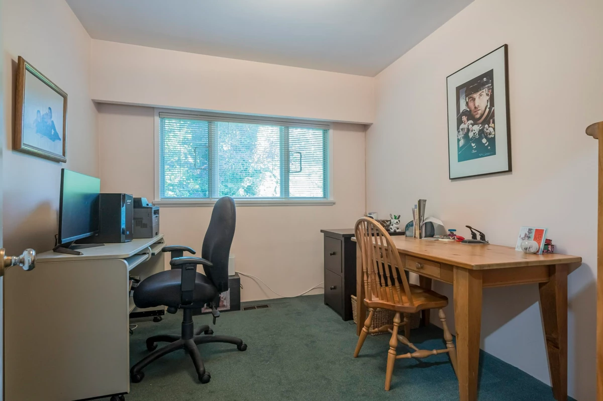 Entry Foyer Photo of 541 Cochrane Avenue, Coquitlam, BC