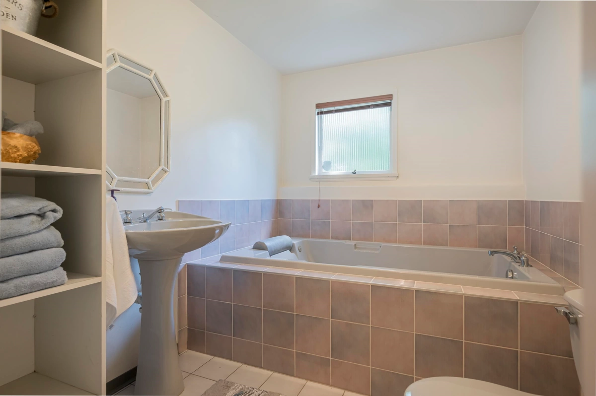 Garden / Landscaping Photo of 541 Cochrane Avenue, Coquitlam, BC